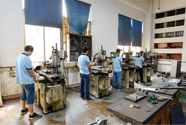 模具部-磨床足球大球盘分析区