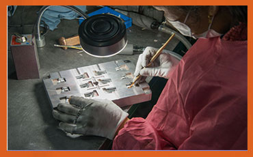 一文了解包胶模具、二次两球盘分析及双色模之间的差别!